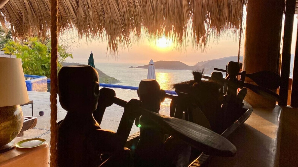 Playa Las Gatas House | Boutique home on the Zihuatanejo Bay, Just A Short Walk From The Beach.
