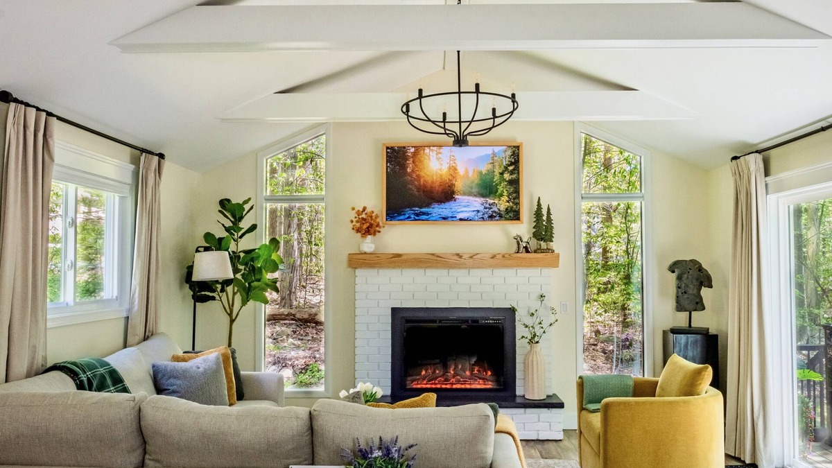 Tobyhanna House | Boutique Home: Tranquil Lake. Hot Tub. Fire Pit. Community Pool. Golf Course