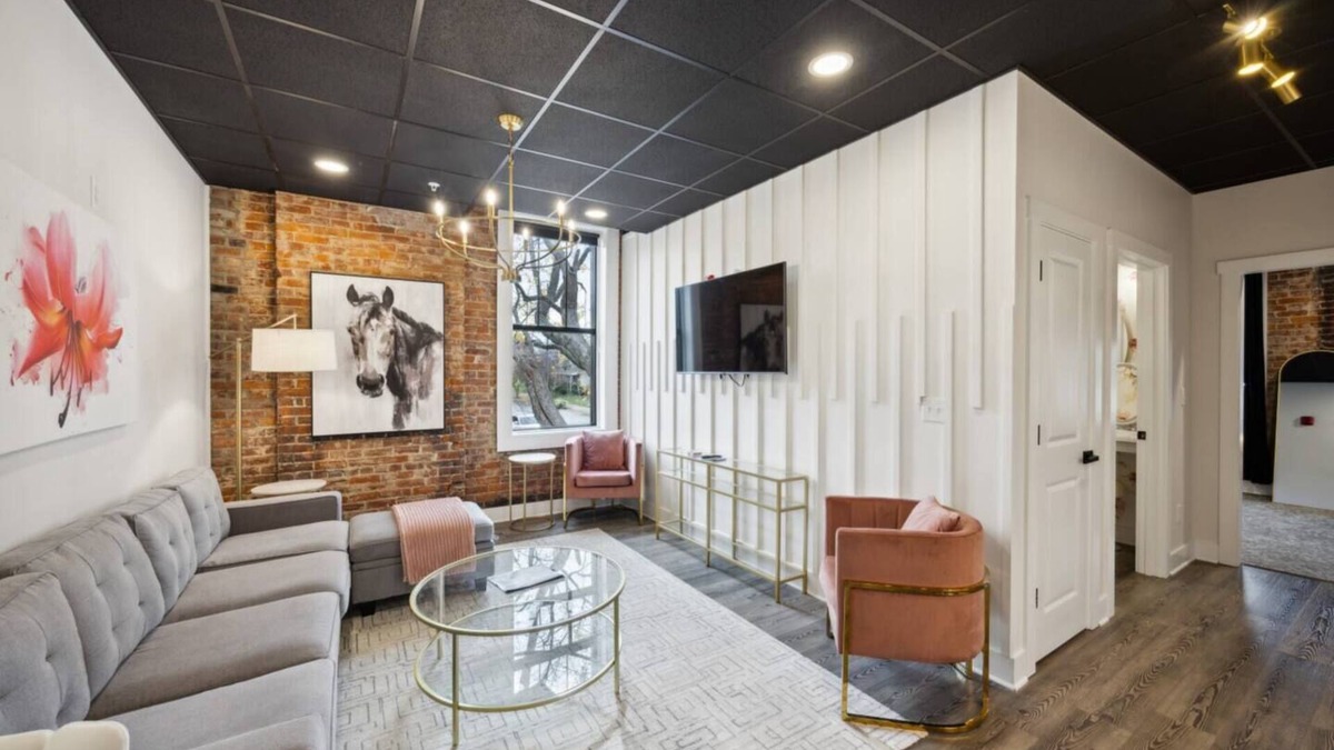 Jackson Hotel | Boutique Hotel | The Kentucky Oaks Suite
