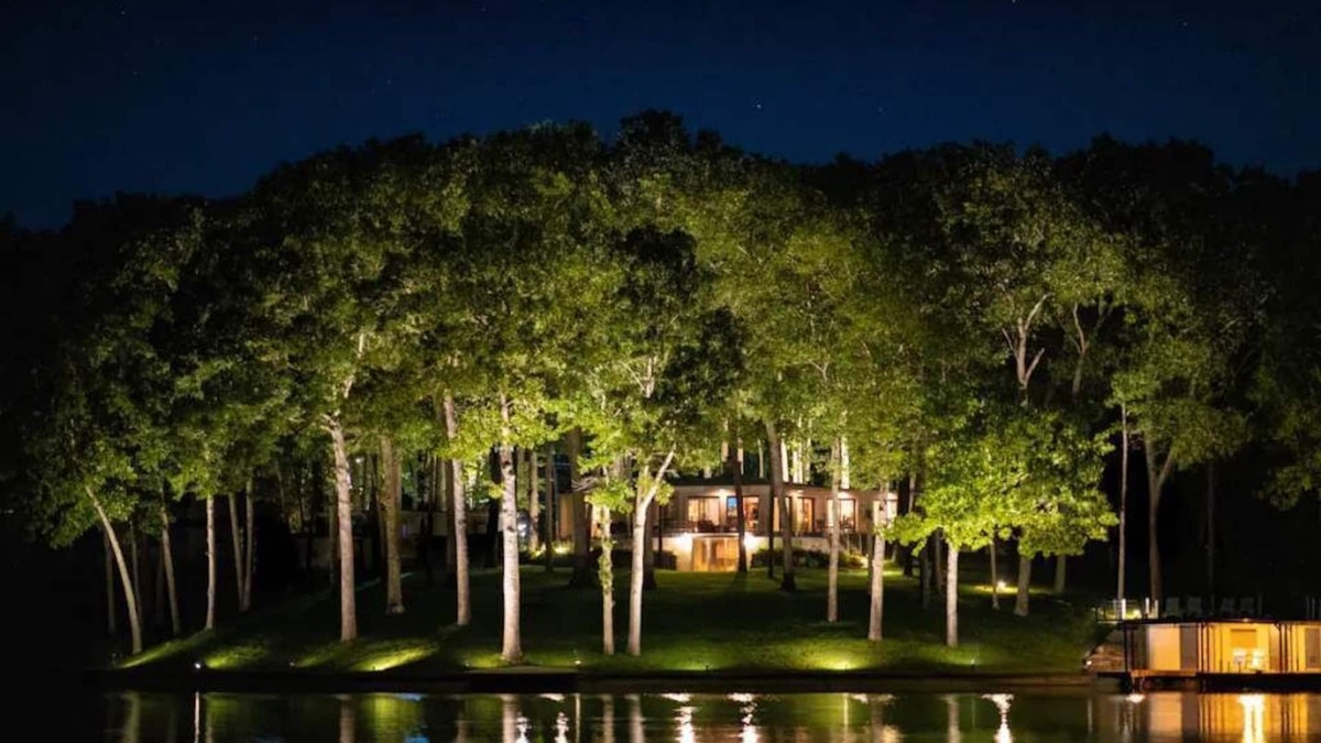 Effingham House | Boutique Lake-Side Home with Magical Views