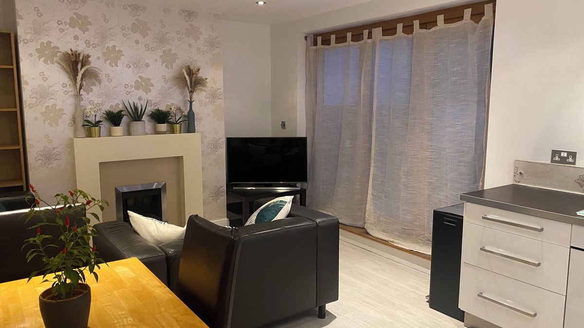 Thamesfield Apartment | Boutique Riverside Apartment