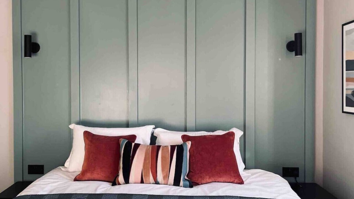 Galashiels Apartment | Boutique studio, king bed, en-suite & kitchenette