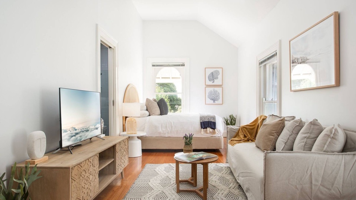 Lewisham Apartment | Boutique Studio with Balcony in Perfect Location