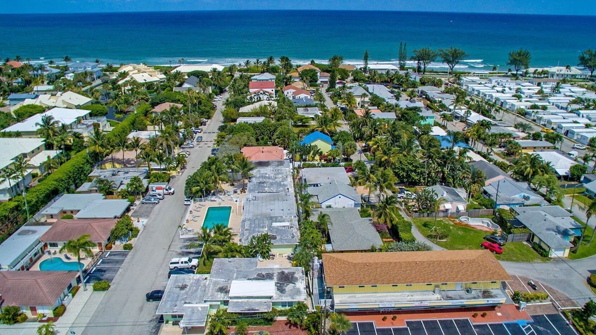 Ocean Ridge Apartment | Boutique style apartment in a dream location with pool 200 meters from the beach R
