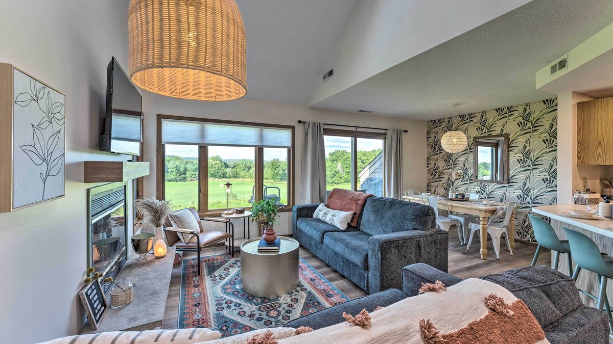 The Galena Territory House | Boutique townhome w/fire pit, KING bed, mezzanine loft & golf views!