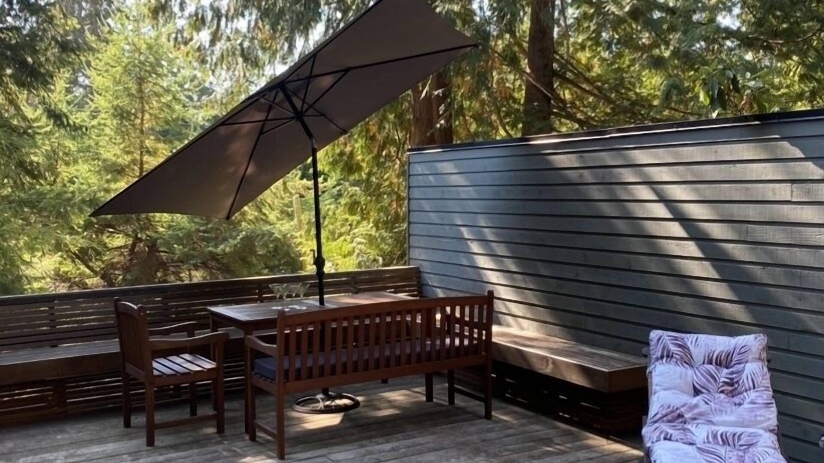 Bowen Island House | Bowen bay getaway studio loft Lisence #00000865