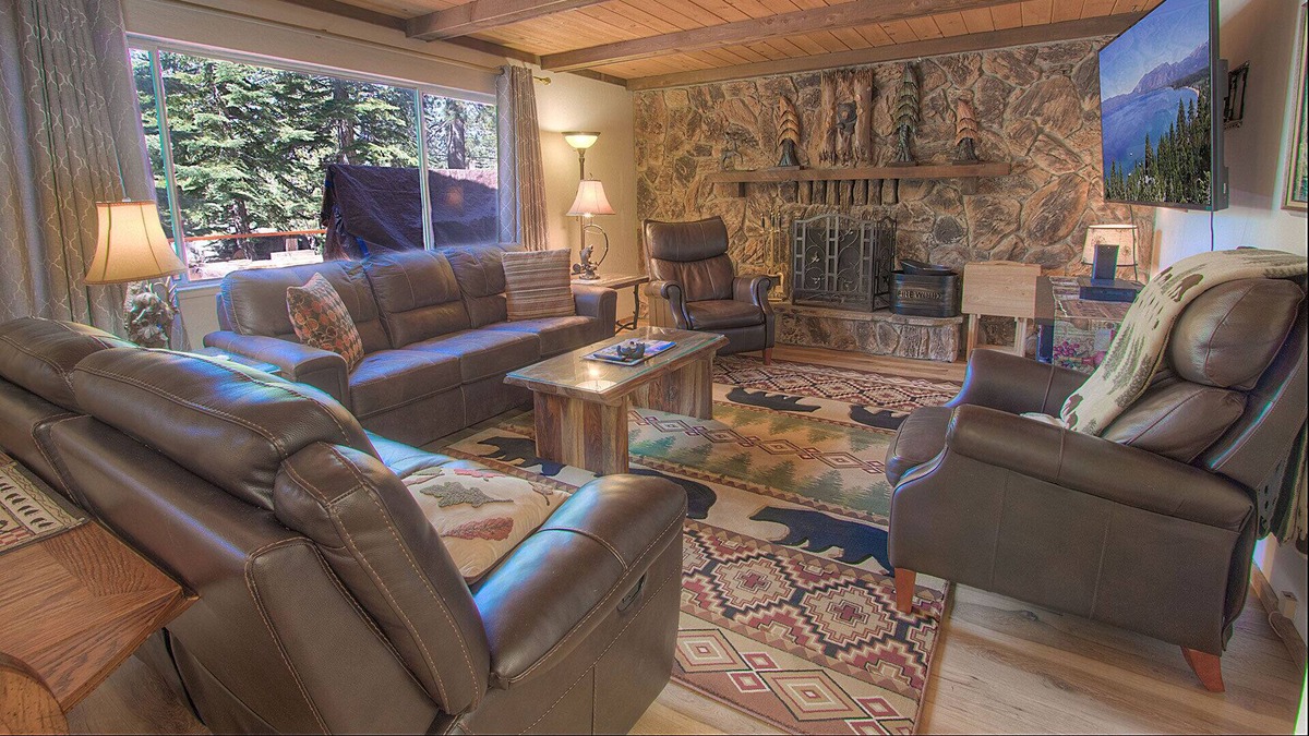 Lower Kingsbury House | Bowers Mansion- 5 min to Casinos, Beaches, Heavenly, Sunny Deck (NVH0817)