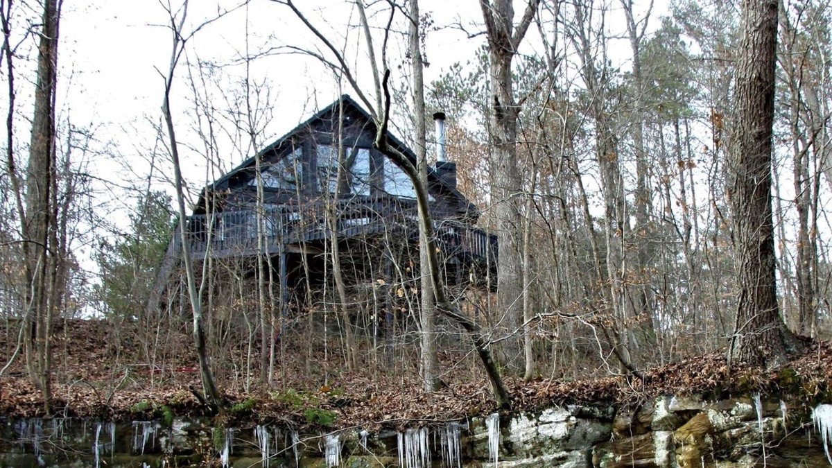 Logan Ski Chalet | Bowie Cabin, Family Cabin with private hot tub + Gorge view