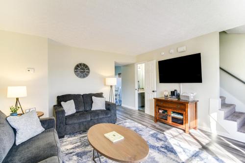 Bowling Green House | Bowling Green Townhome 4 Mi to Lost River Cave!