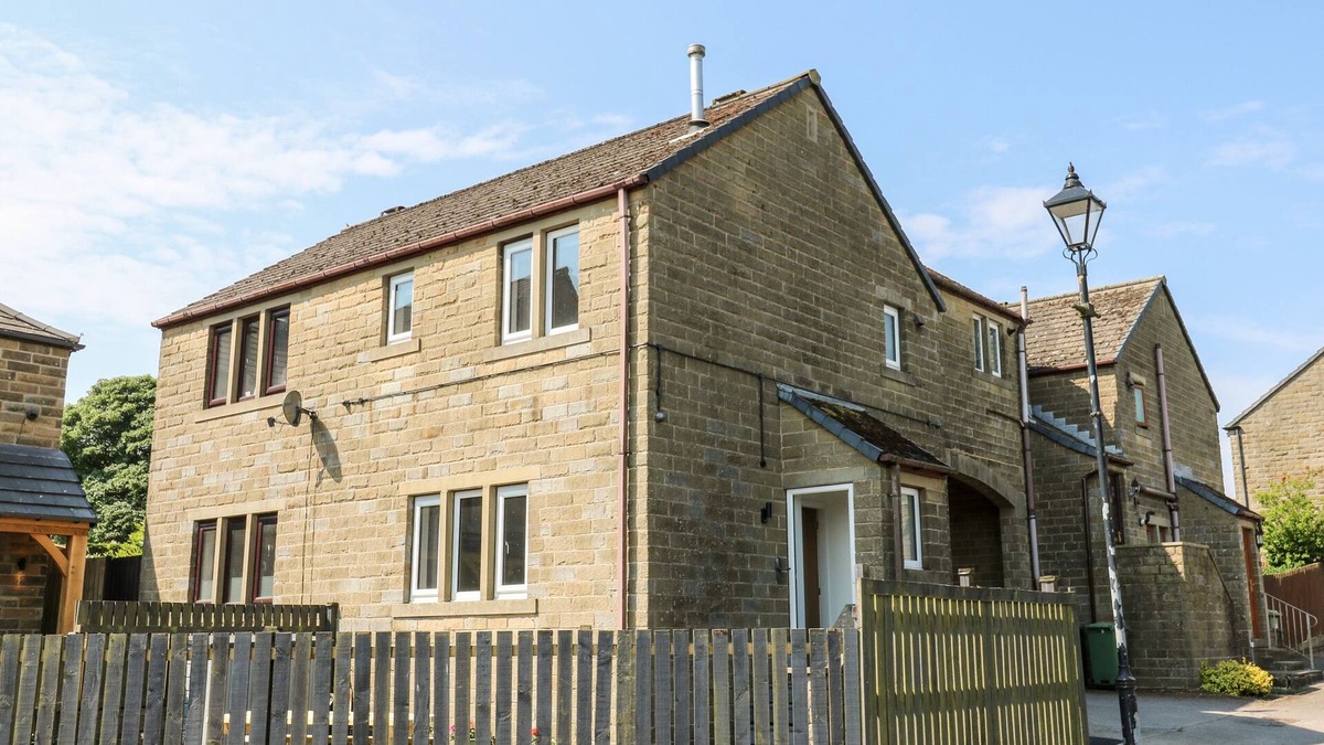 Cartworth Cottage | BOWSHAW, with a garden in Hade Edge, Yorkshire