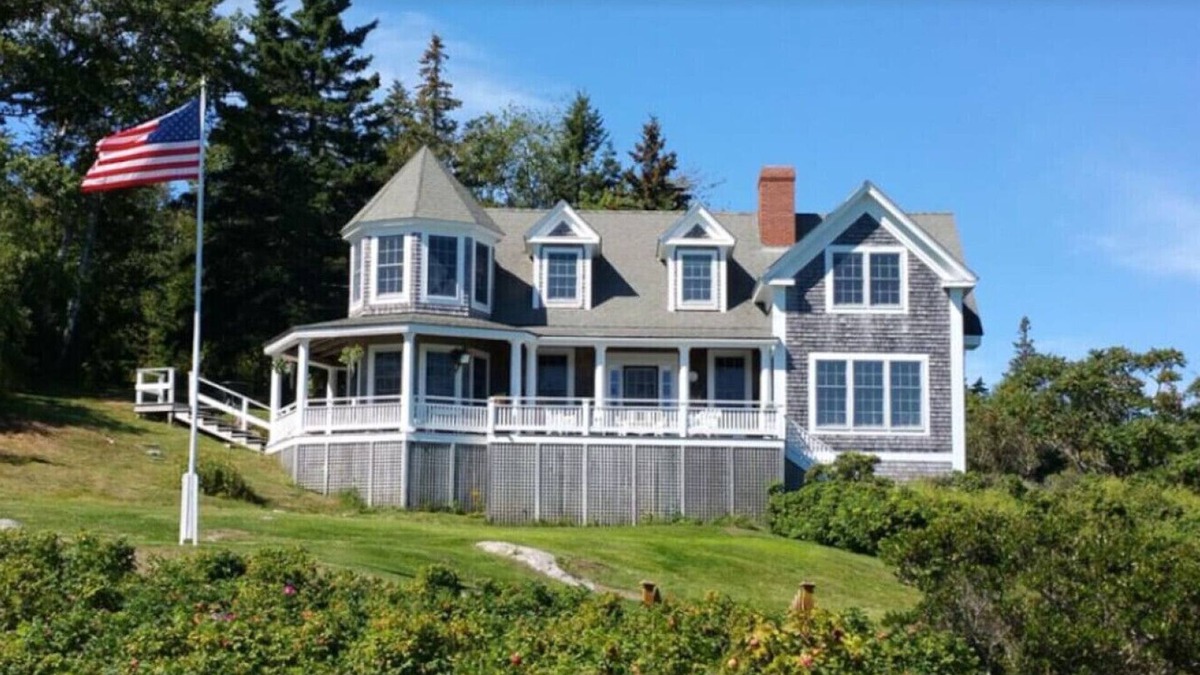 Vinalhaven House | Bowsprit Point on Crockett's Cove