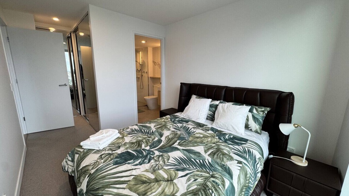 Box Hill Apartment | Box Hill Centre 2BR home for family of 4