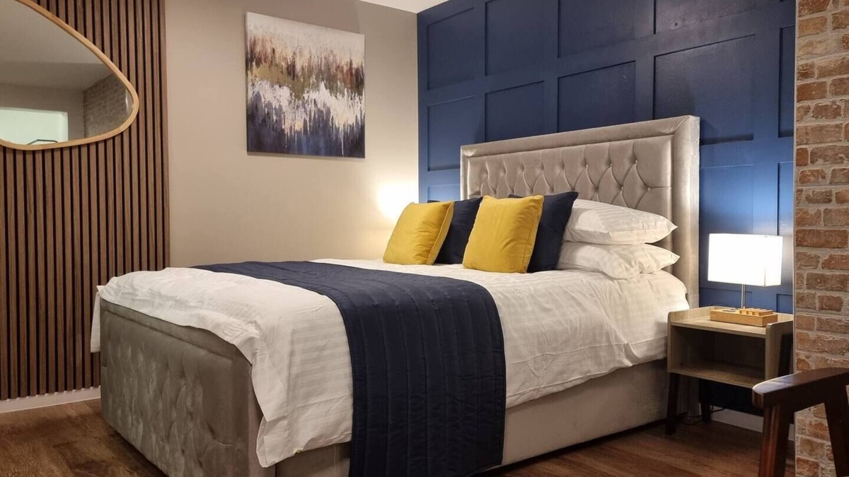 Bracknell Apartment | Boxford Lodge, Boxford Lodge - Ground Floor Apartment close to Ascot, Windsor, Lapland.