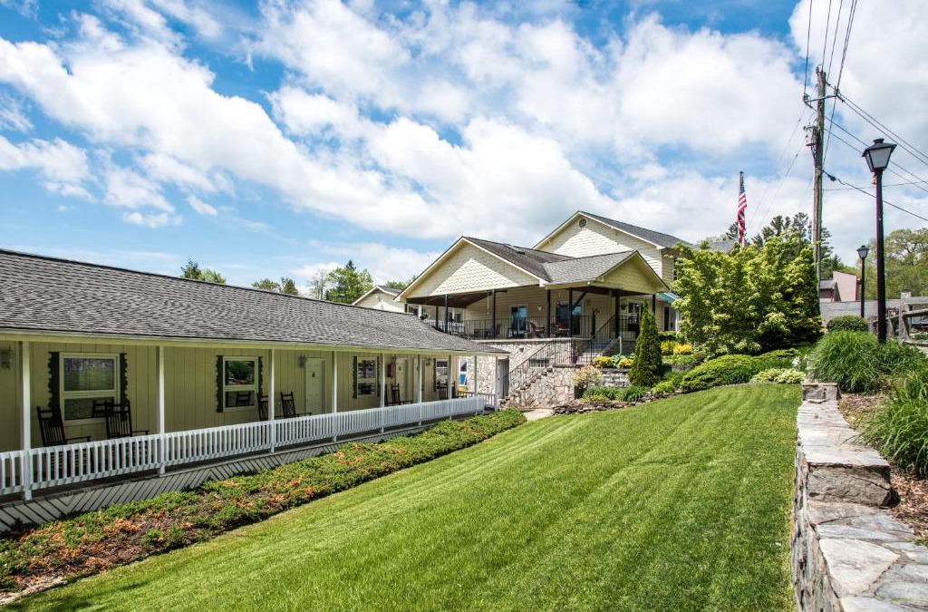 Blowing Rock Hotel | Boxwood Lodge Blowing Rock near Boone-University