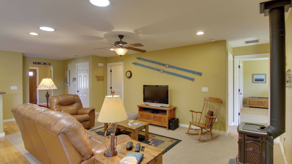 Four Corners Condo | Bozeman Condo w/Grill ~ 2 Mi to Hot Springs!