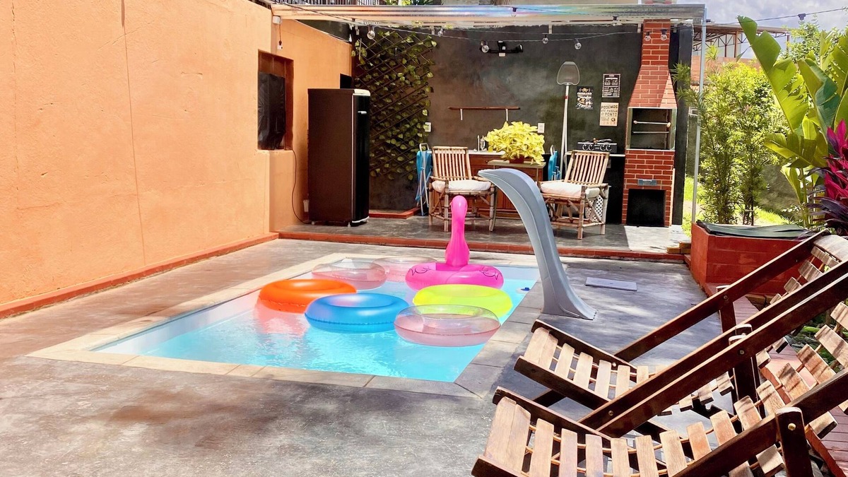 California House | House in BH PetFriendly, excellent location, garage and swimming pool with hydromassage.