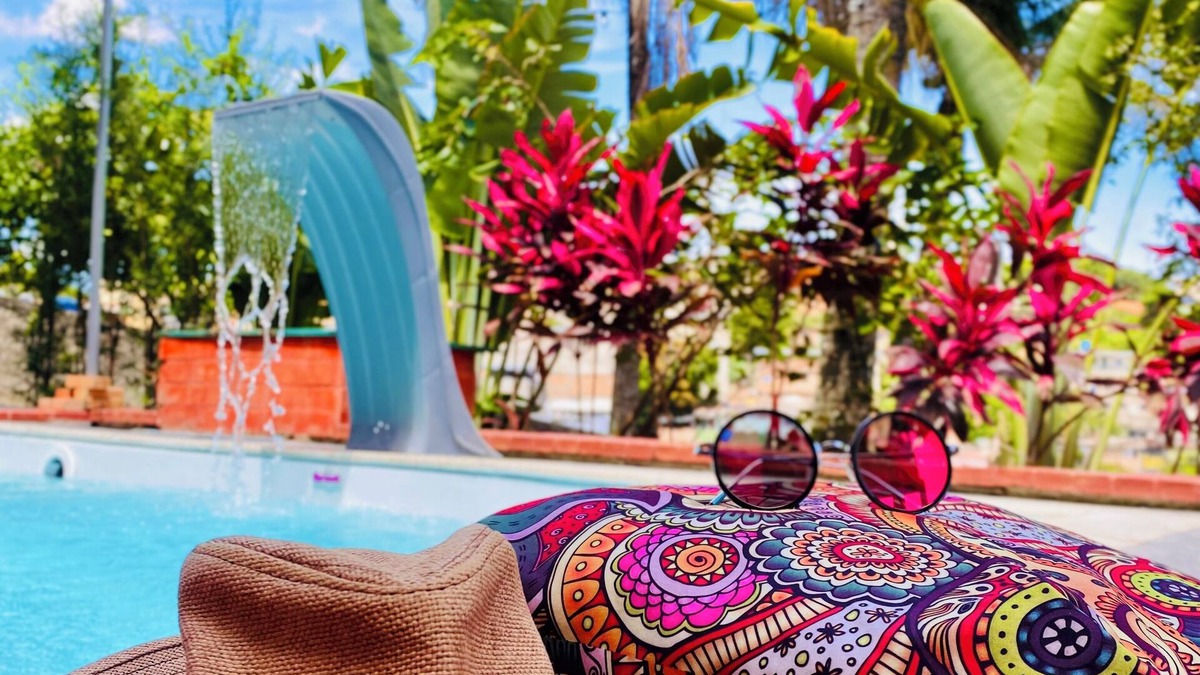 California Villa | Casa Charmosa em BH Piscina com Hidro, Cascata e Área Gourmet Privativa