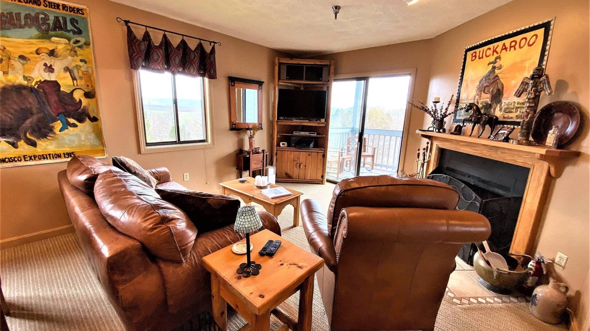 Davis Condo | BR260 Perfect for 2 couples! Summer Pool!