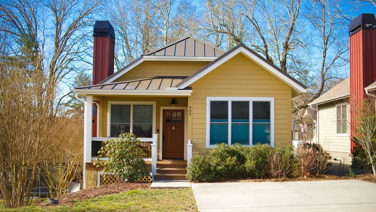 Brevard House | Bracken Bungalow - Cozy retreat a short stroll from downtown Brevard