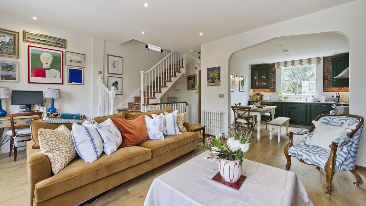 Hammersmith Broadway Apartment | Brackenbury Village