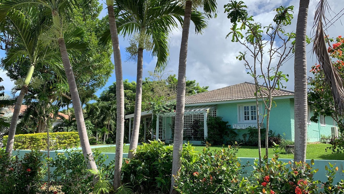 River Oaks House | Brackish Villa - Entire Home for the Whole Fam