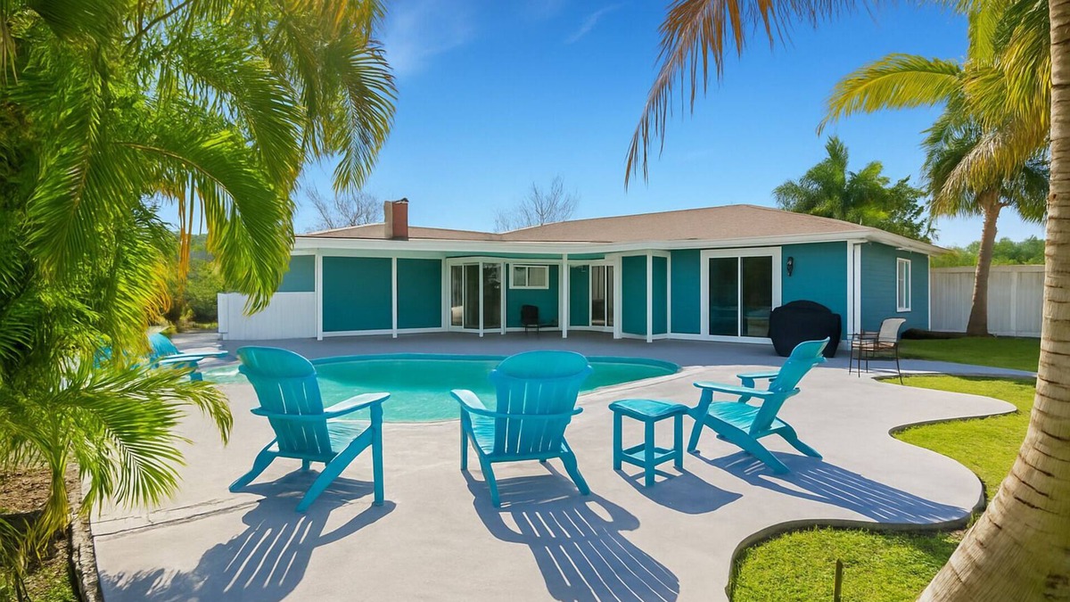 Palma Sola House | Bradenton Gem w/Heated Pool & Yard Next To AMI