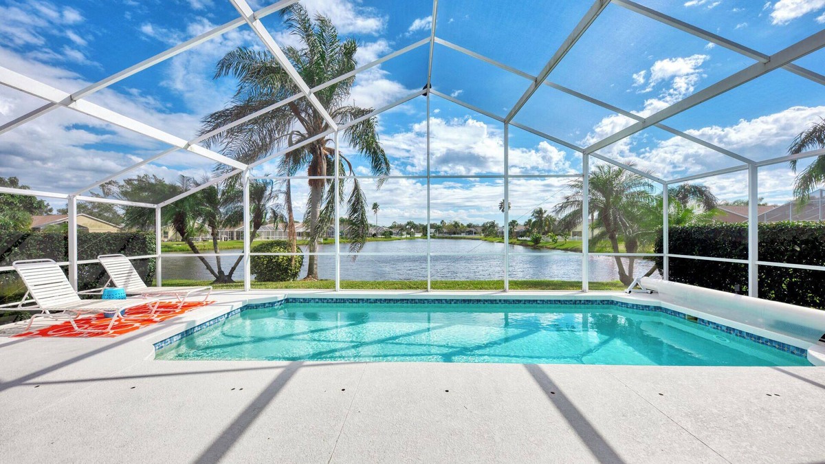 Sabal Harbour House | Bradenton’s SUNshine Bellis - private POOL with a VIEW!nnnnn