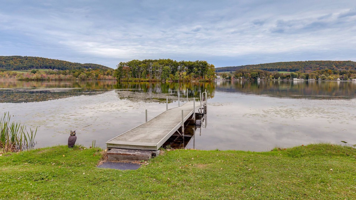 Bradford House | Bradford Lake House w/ Dock: Near Wineries!