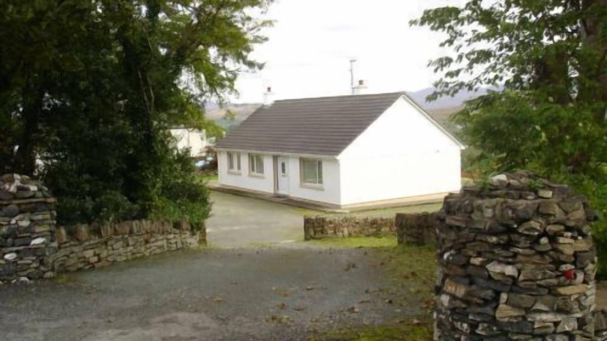 Creeslough House | Bradleys Cottage Creeslough