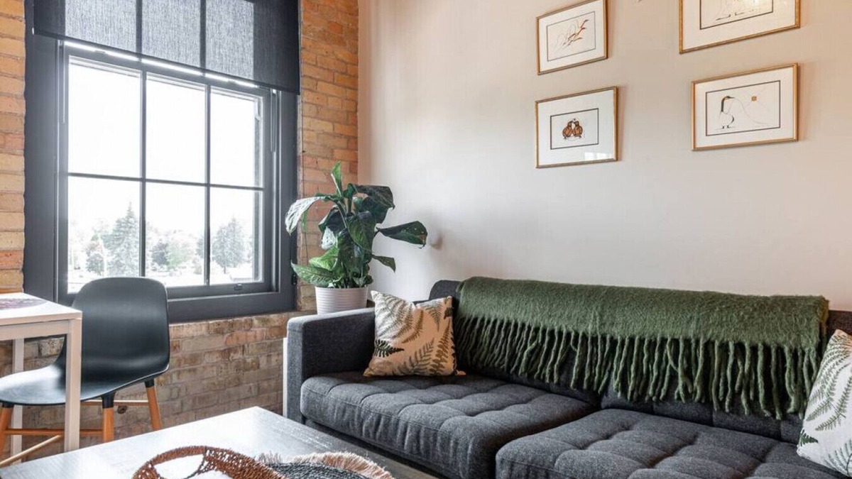 Stratford Apartment | Bradshaw Lofts: The Songbird