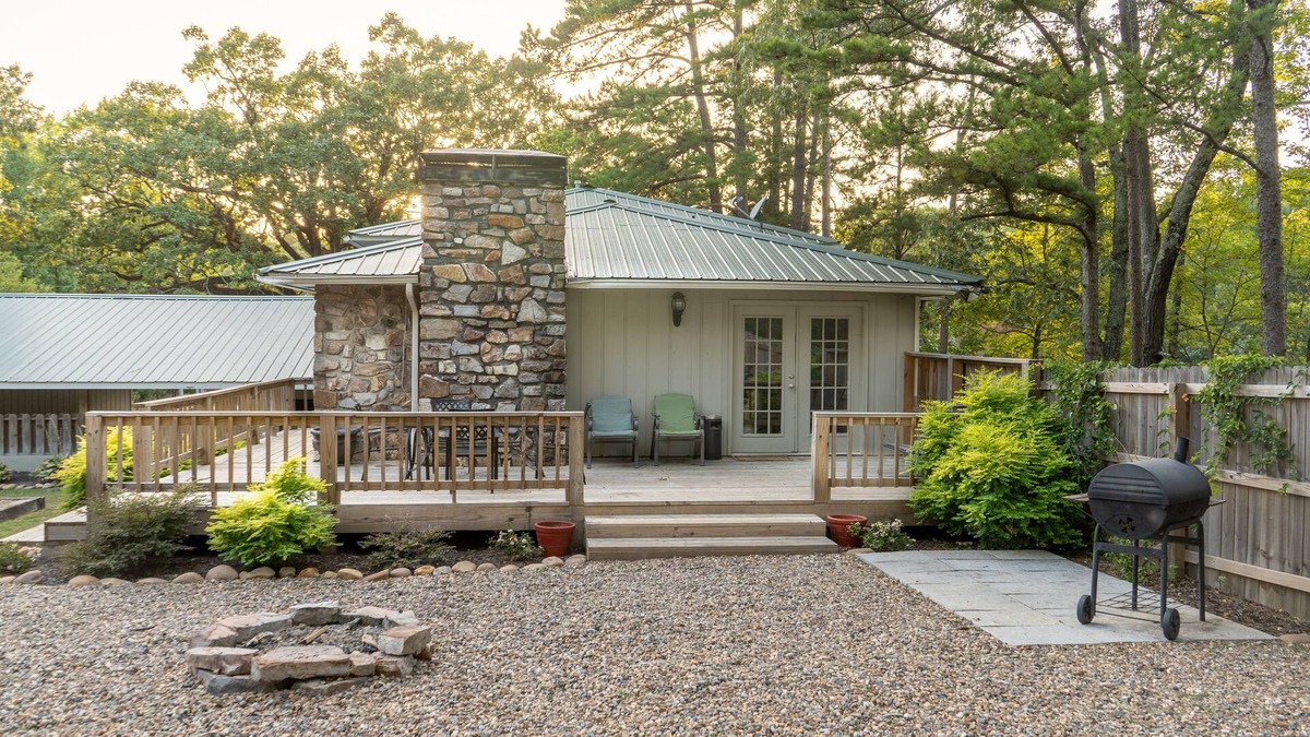 Royal House | Brady House at Safe Harbor Brady Mountain on Lake Ouachita!