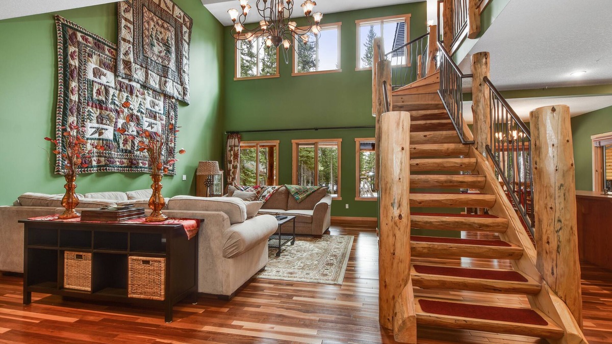 Bragg Creek House | Bragg Creek historic Cosy Cabin established in 1946