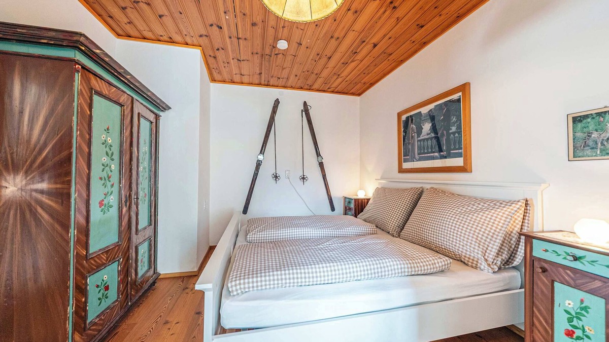 Altaussee Apartment | Brahms Apartment | Kitchen | Parking | Garden