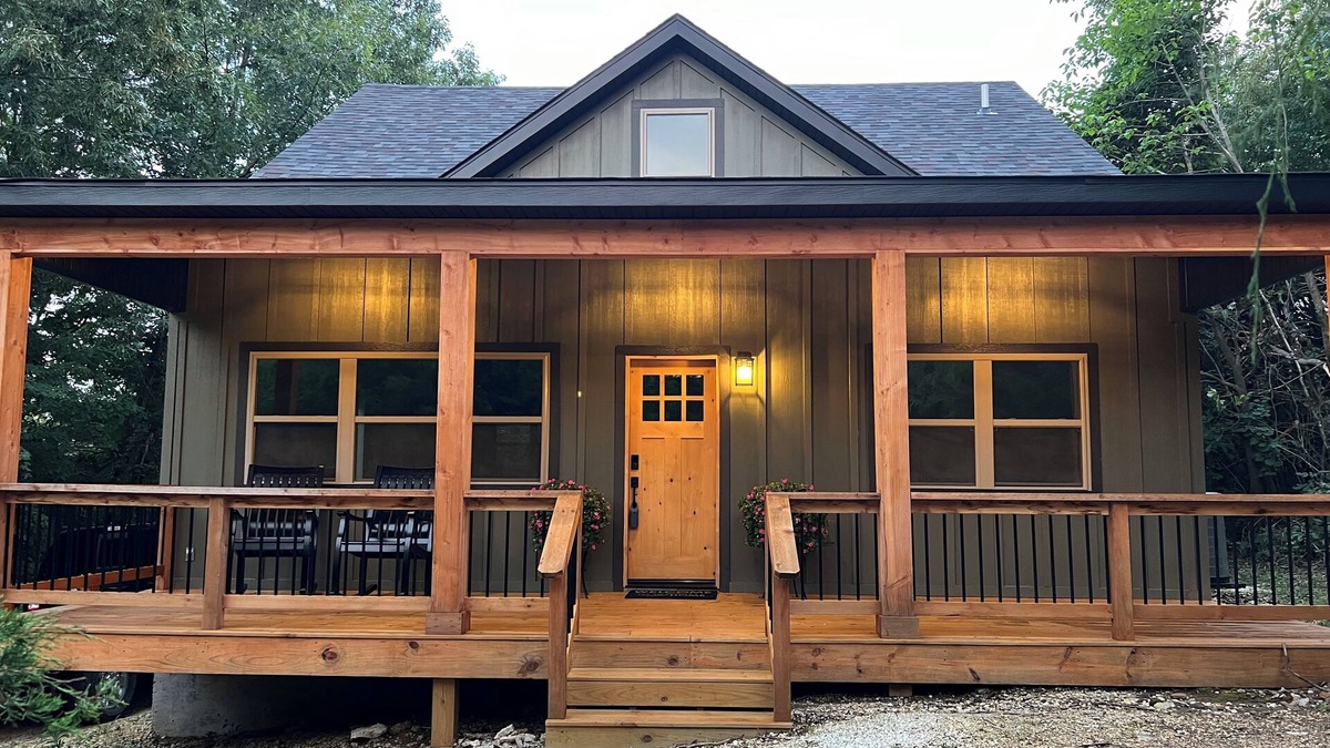 Winslow Cabin | Brambleberry Cottage on 18 acres with stocked fishing hole near Devils Den.