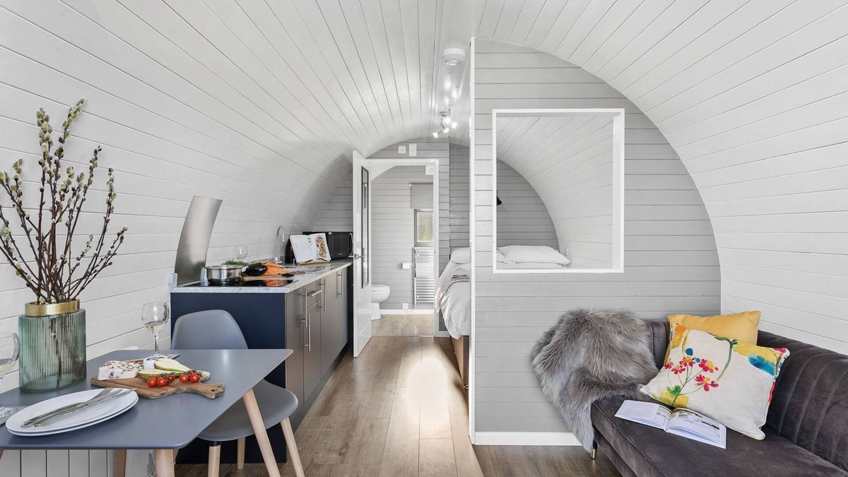 Wells Cabin | Bramley, Apple Tree Glamping - a chalet that sleeps 2 guests in 1 bedroom