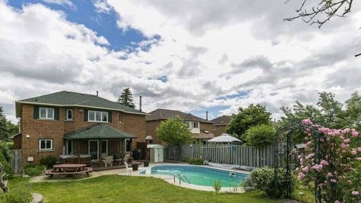Brampton House | Brampton · Brampton Family Home⭐4BDR⭐Spacious⭐Airport⭐Downtown⭐Walk to Everything