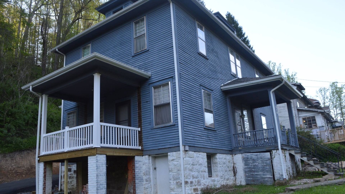 Freeman House | Bramwell Staff House & Inn just minutes from the Pocohontas Trail System in WV!