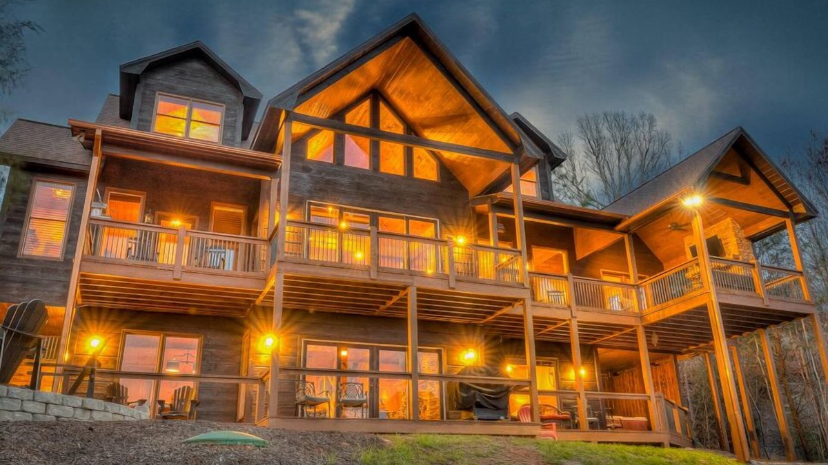 Mineral Bluff Cabin | Branch Oak Manor - Million Dollar Views | Hot Tub | Fire Pit