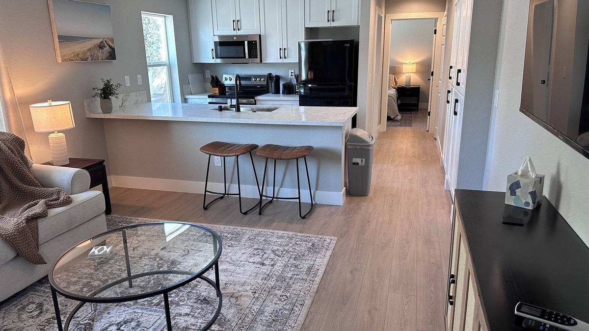 North Oak Park House | Brand New 1-bdr with Ultra-Fast 5G Internet, walk to UC Davis Med and Shriners