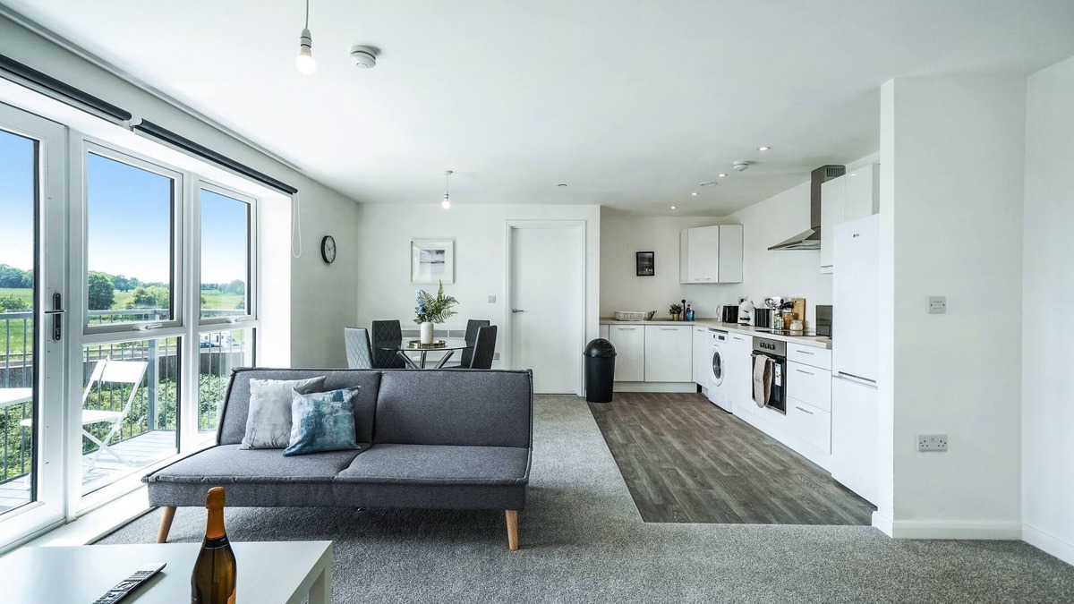 Luton Apartment | Brand New 2 Bed, 2 Bath Apartment in Luton 11