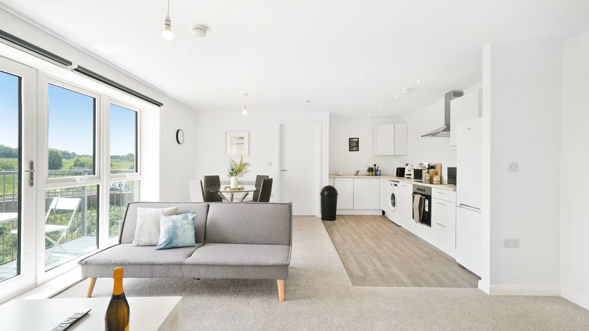Luton Apartment | Brand New 2 Bed, 2 Bath Apartment in Luton 26