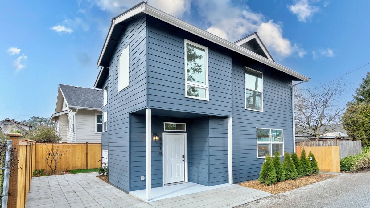 Mount Baker House | Brand New 2-bedroom 2-bathroom house with WiFi, AC in delightful Seattle