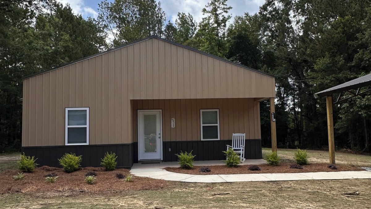 Meridian House | Brand new 2-bedroom house in outskirts of Meridian with WiFi, AC