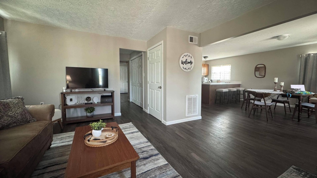 Cross Lanes Apartment | Brand new 2-bedroom apartment in amazing Cross Lanes with WiFi, AC