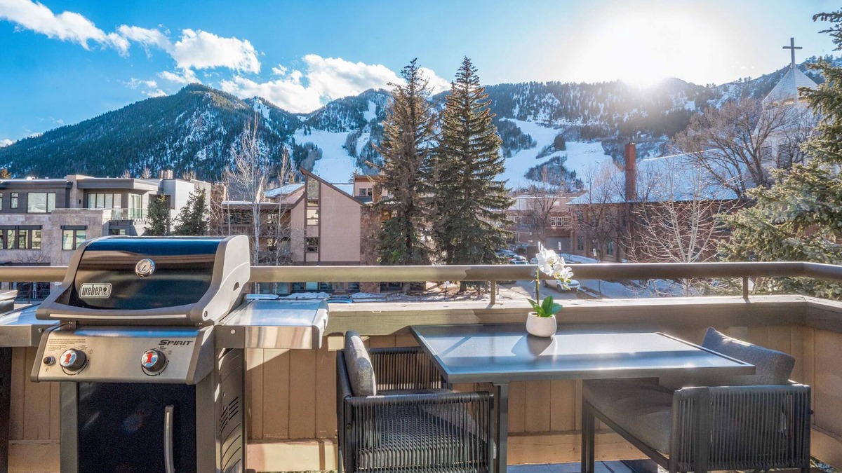 Downtown Apartment | Brand New 2BR 2BA Centrally Located Amazing Views!