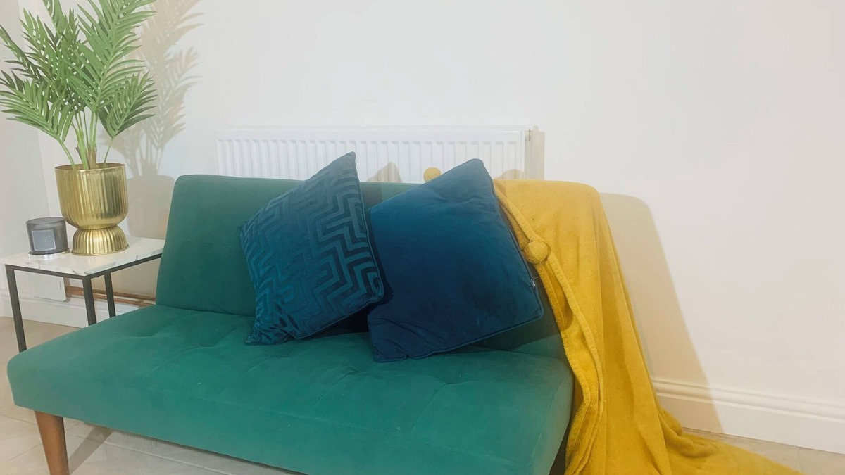 Bury House | Brand New 3 Bed 3 En-suite House in Manchester Near Bury Town Centre