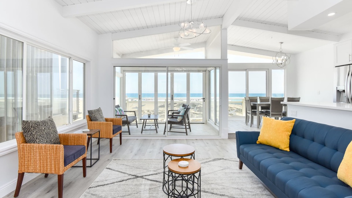 Santa Ana Heights House | Brand New 3 Bedroom Upper-Level Oceanfront Home