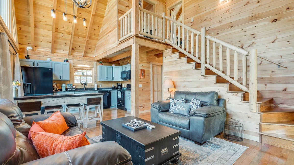 Tyler Cabin | Brand new 3 BR/3BA Log Cabin on 50 Acre Farm with hiking trails.