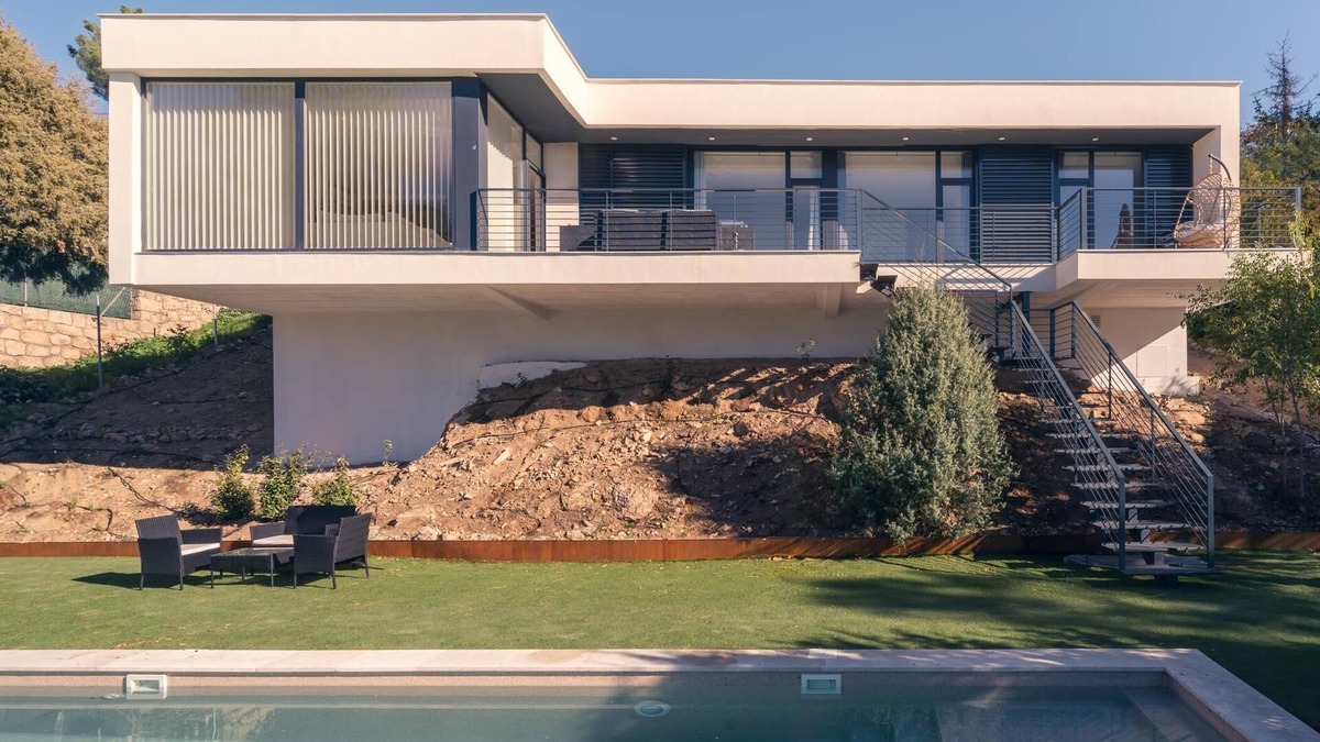 Robledo de Chavela Villa | Brand new 3 bedroom villa with swimmingpool and garden