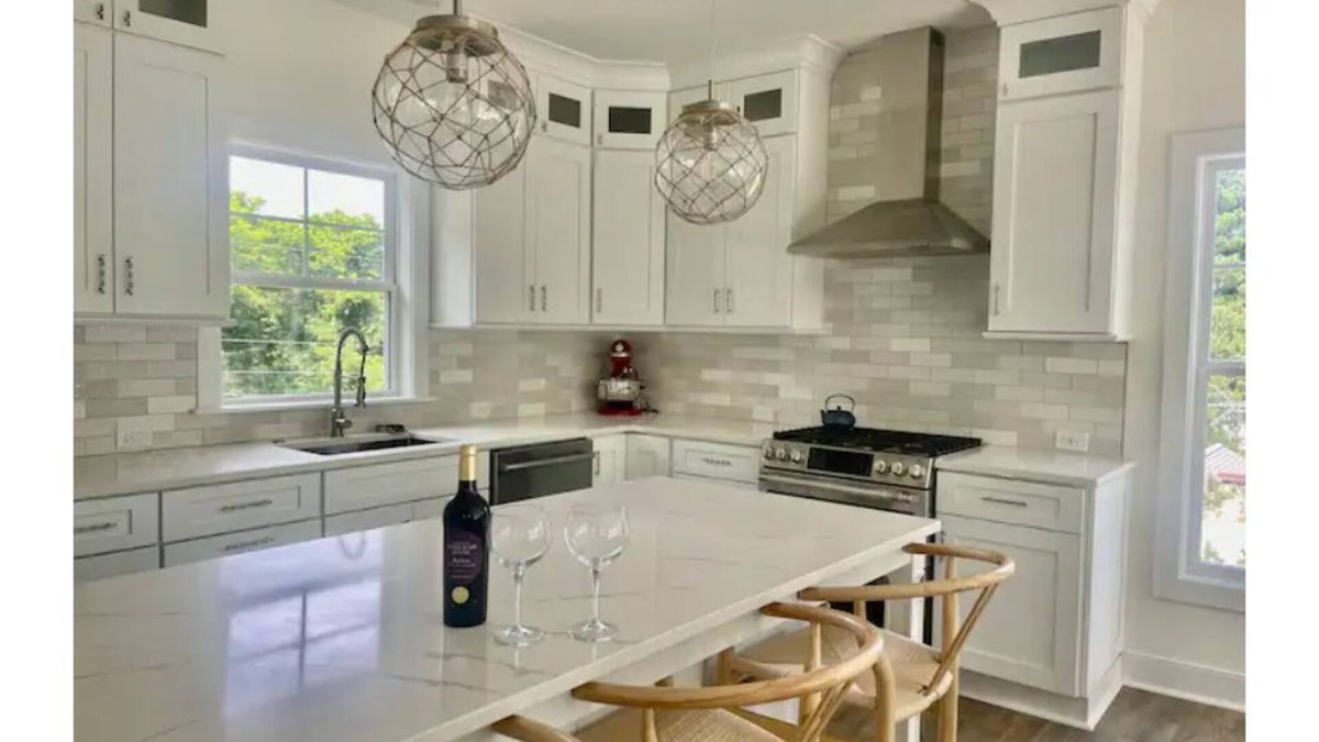 Hague House | Brand New 3 story river house with rooftop deck.